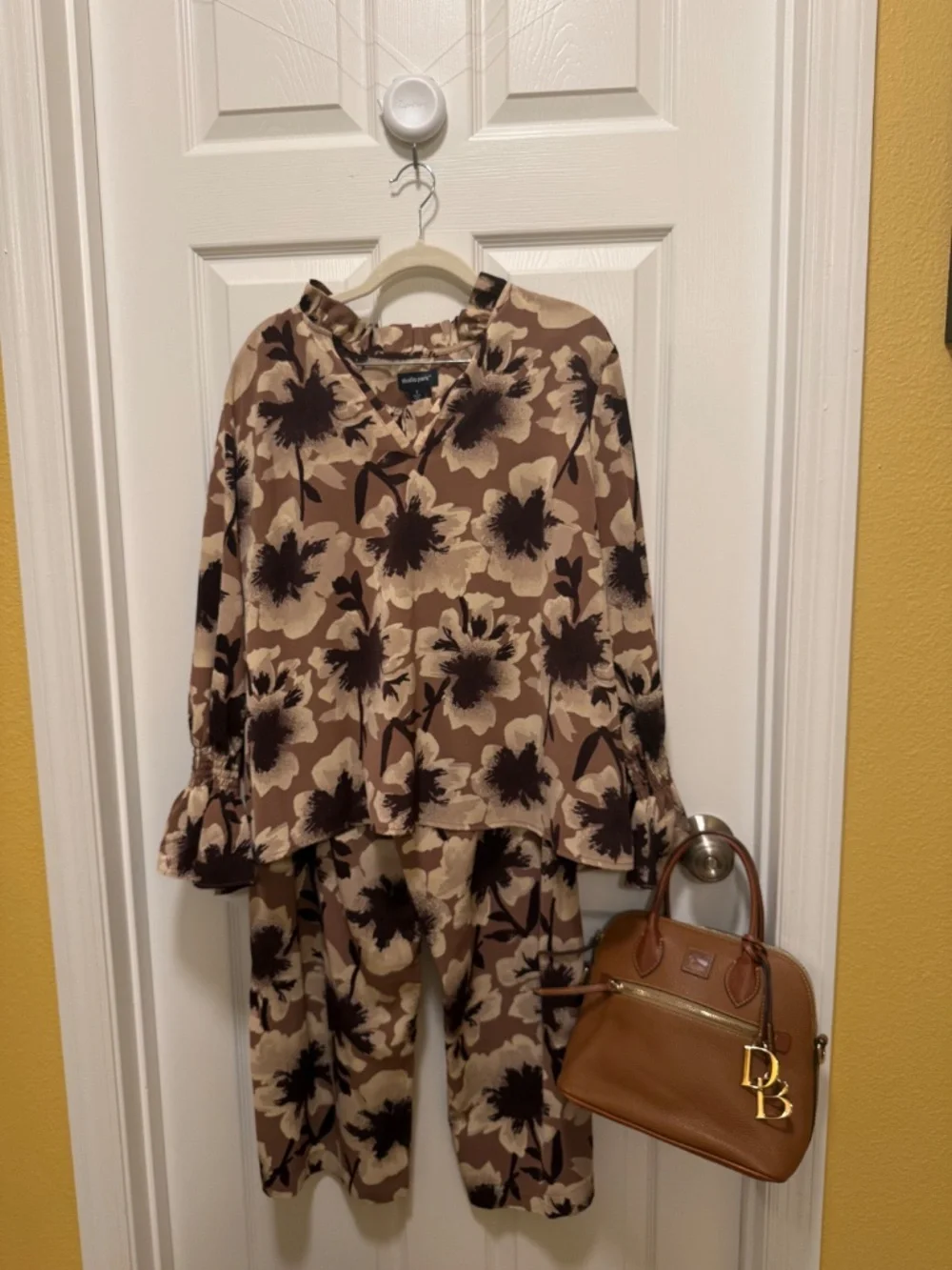 👜 Dooney & Bourke Pebbled Leather Satchel – Cognac Brown – Classic & Timeless - Picture 5 of 5